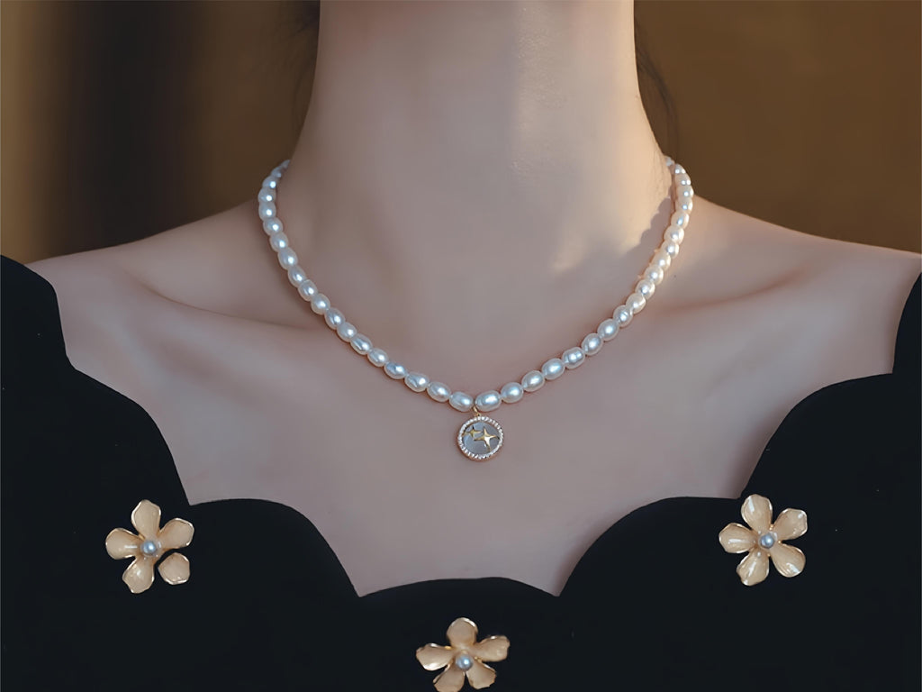Pearl Necklace Creates a Sophisticated Wedding Look